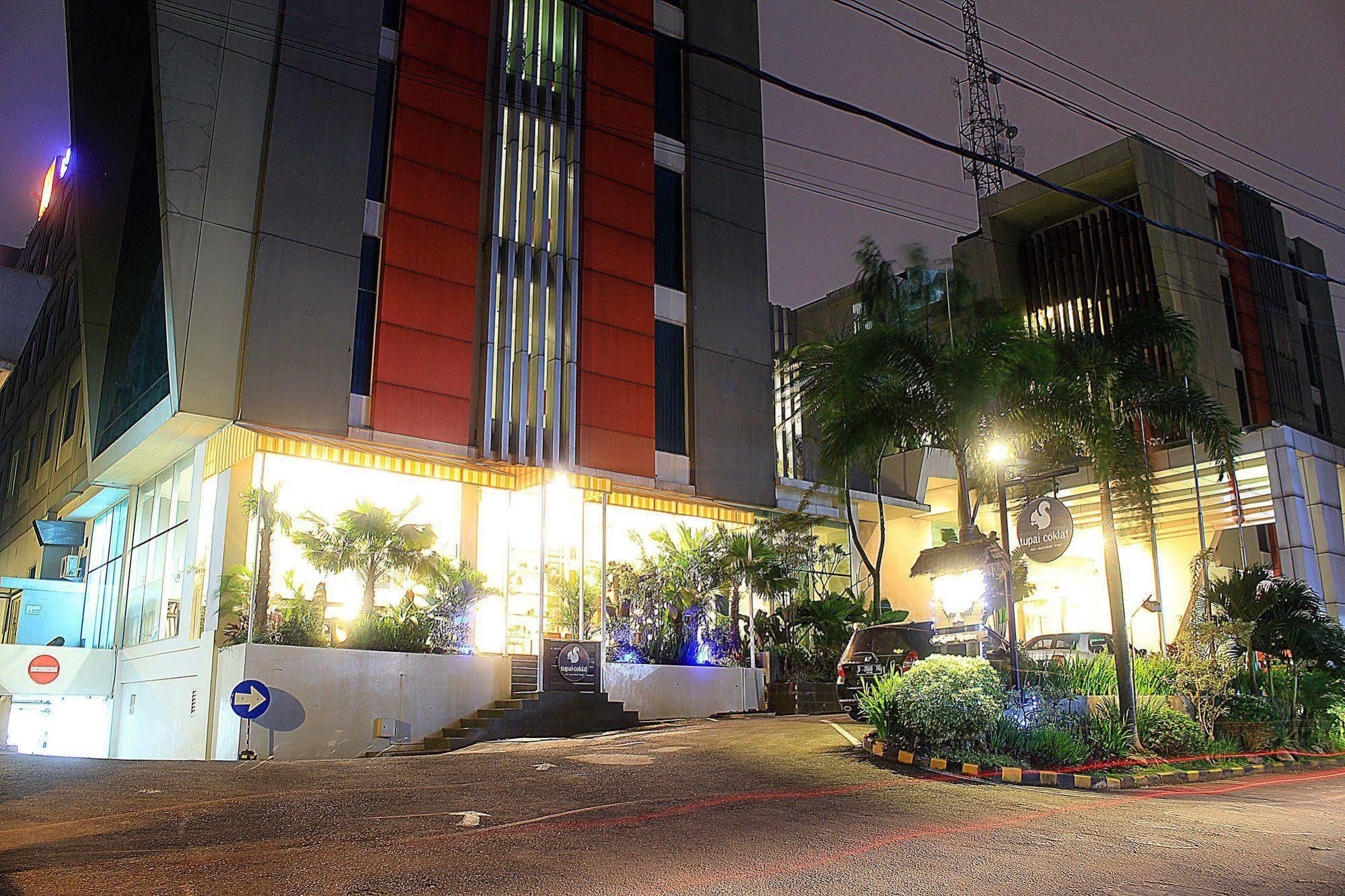 Hotel Zen Premium Setrawangi Raya Bandung Exterior foto