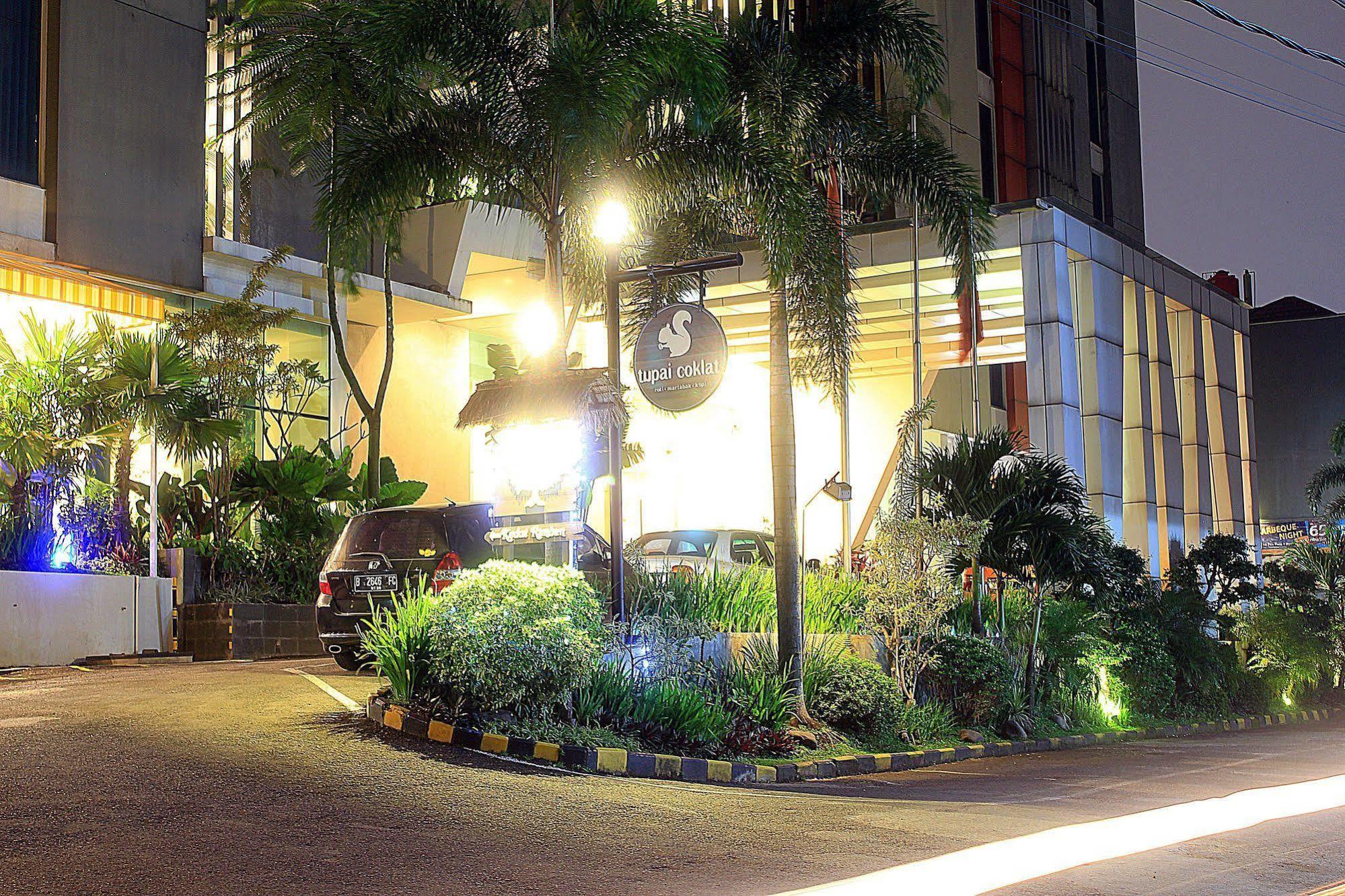 Hotel Zen Premium Setrawangi Raya Bandung Exterior foto