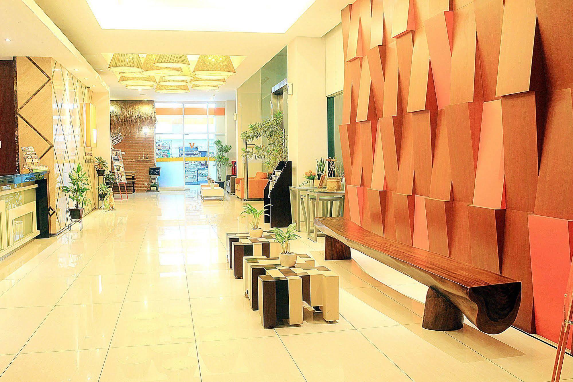 Hotel Zen Premium Setrawangi Raya Bandung Exterior foto