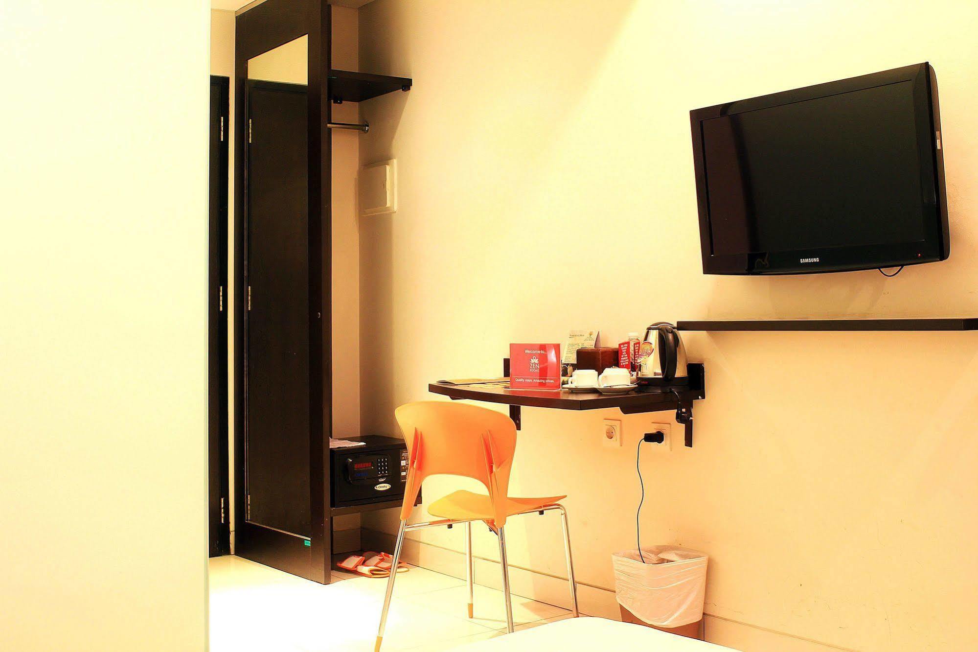 Hotel Zen Premium Setrawangi Raya Bandung Exterior foto