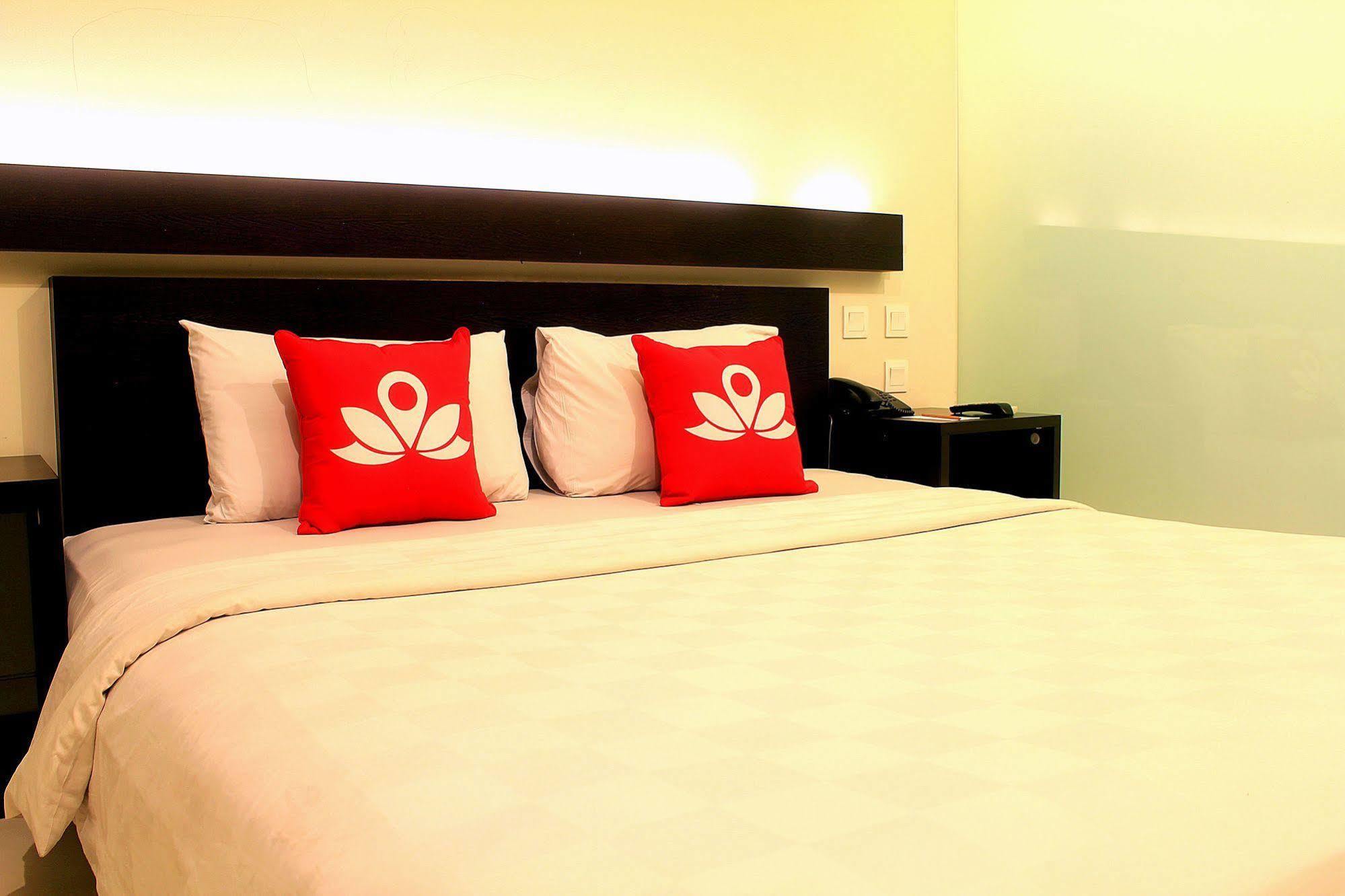 Hotel Zen Premium Setrawangi Raya Bandung Exterior foto