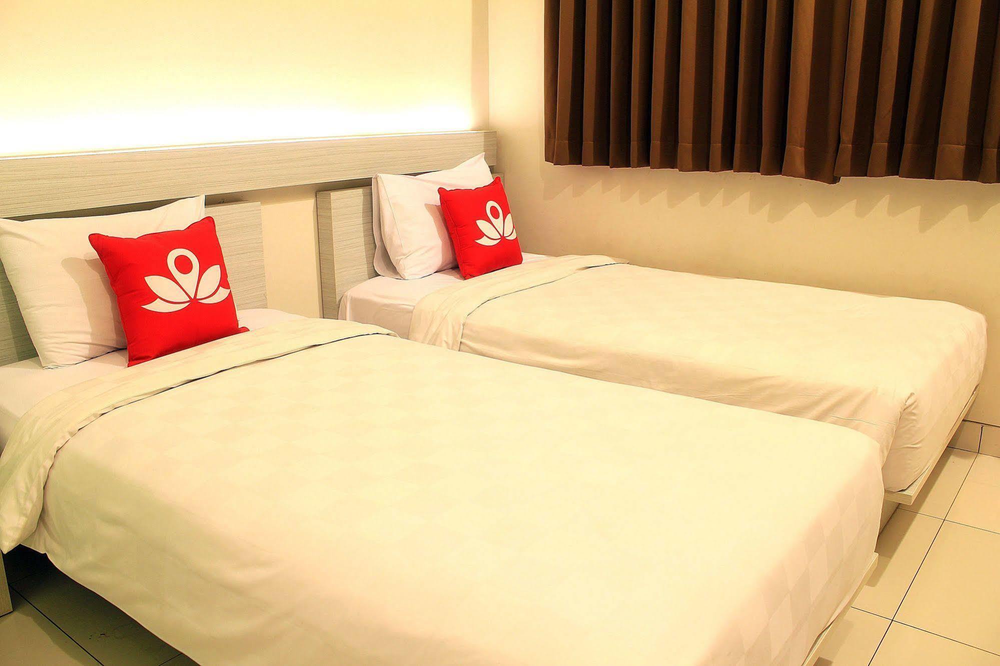 Hotel Zen Premium Setrawangi Raya Bandung Exterior foto