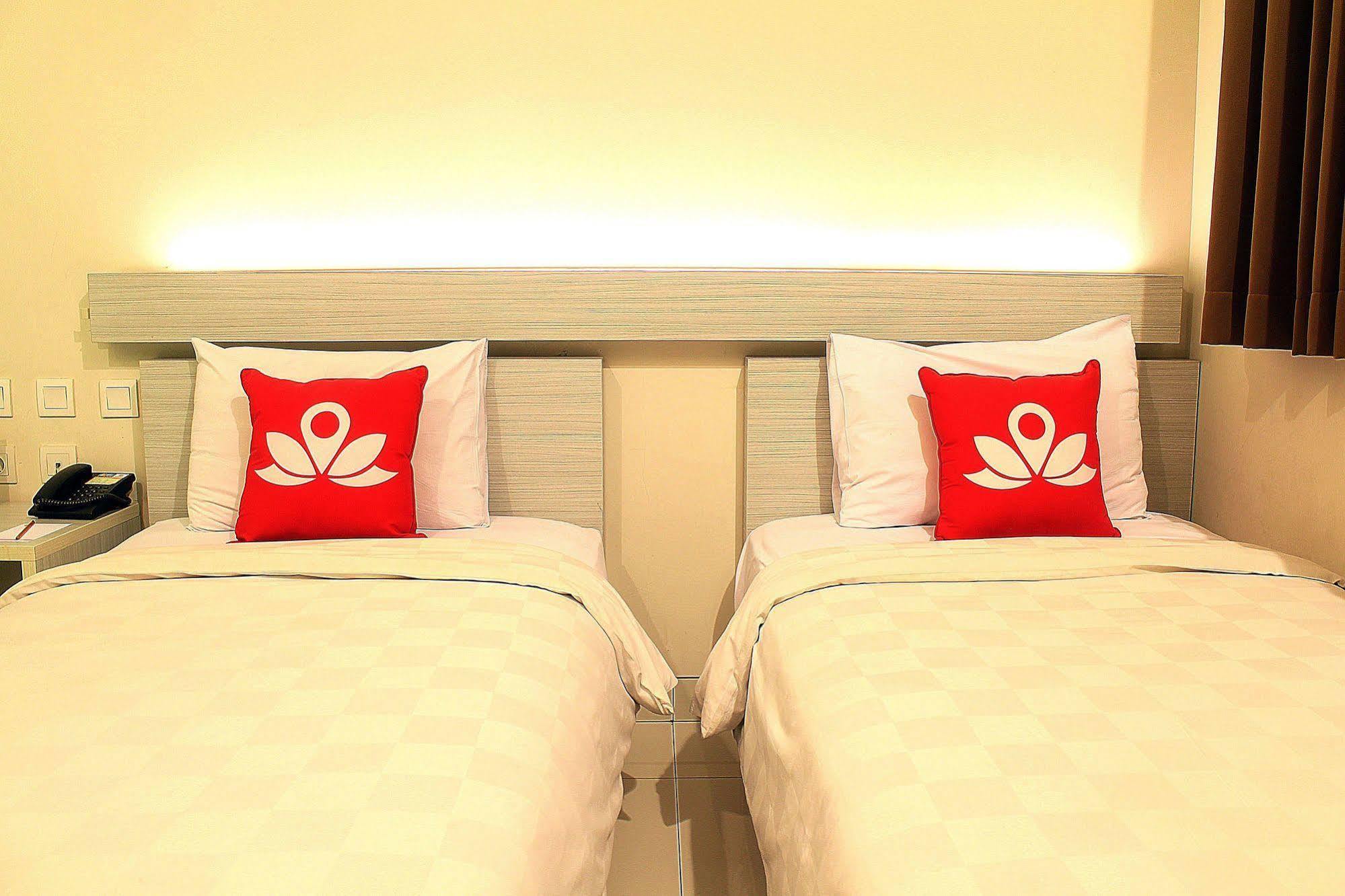 Hotel Zen Premium Setrawangi Raya Bandung Exterior foto