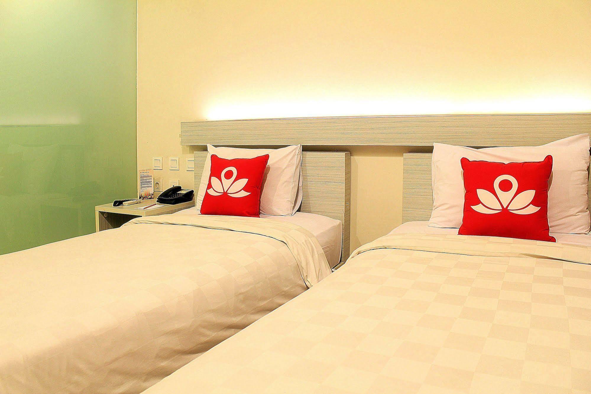 Hotel Zen Premium Setrawangi Raya Bandung Exterior foto