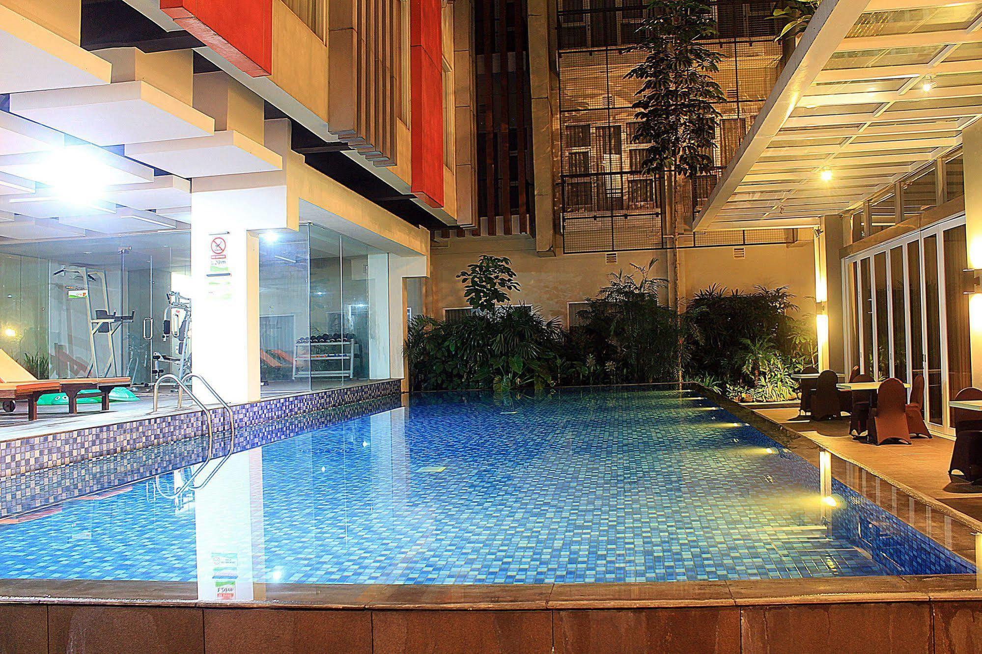 Hotel Zen Premium Setrawangi Raya Bandung Exterior foto