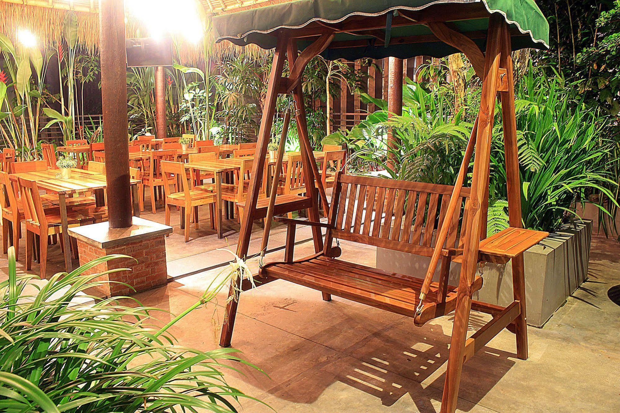 Hotel Zen Premium Setrawangi Raya Bandung Exterior foto