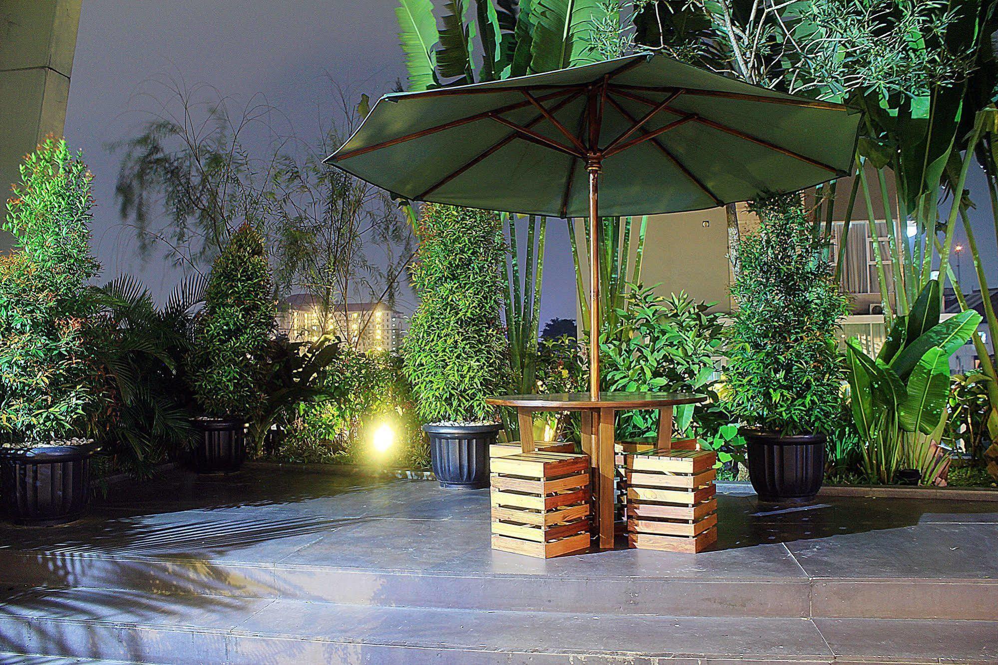 Hotel Zen Premium Setrawangi Raya Bandung Exterior foto